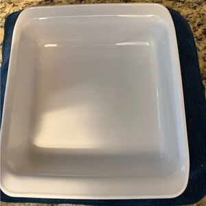 Corning Ware 8x8x2 inch square baking dish. In mint condition. Vintage